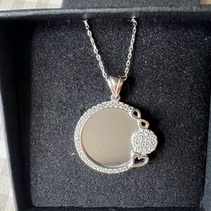 Elegant Silver Pendant Necklace